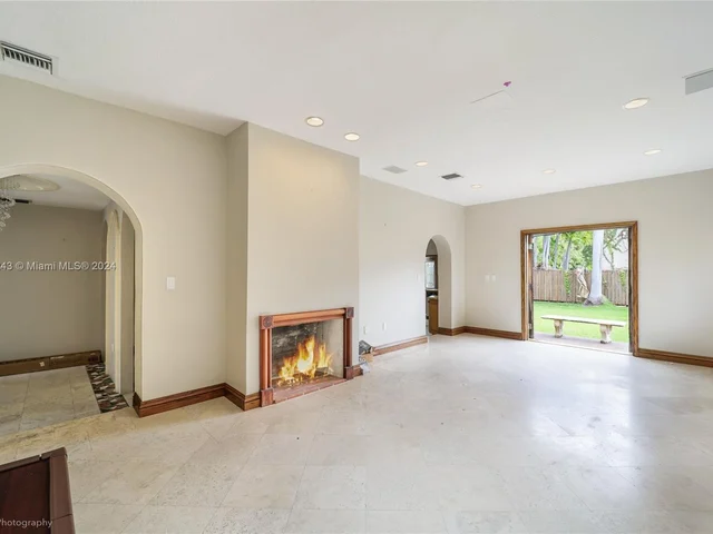 5845 N Bay Rd, Miami Beach FL 33140