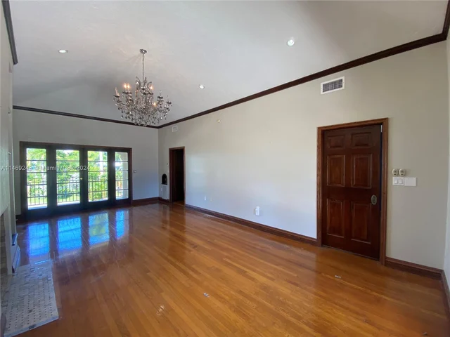 5845 N Bay Rd, Miami Beach FL 33140