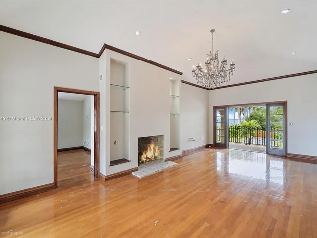 5845 N Bay Rd, Miami Beach FL 33140