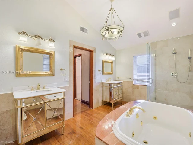 5845 N Bay Rd, Miami Beach FL 33140