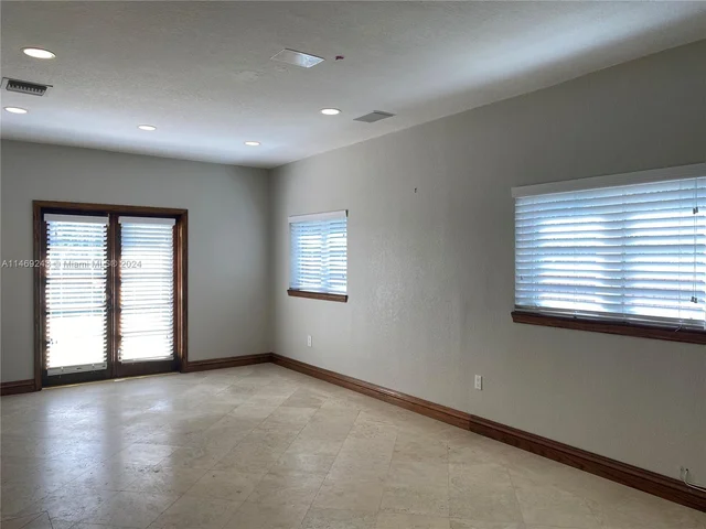 5845 N Bay Rd, Miami Beach FL 33140