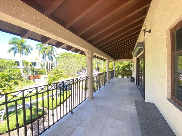 5845 N Bay Rd, Miami Beach FL 33140