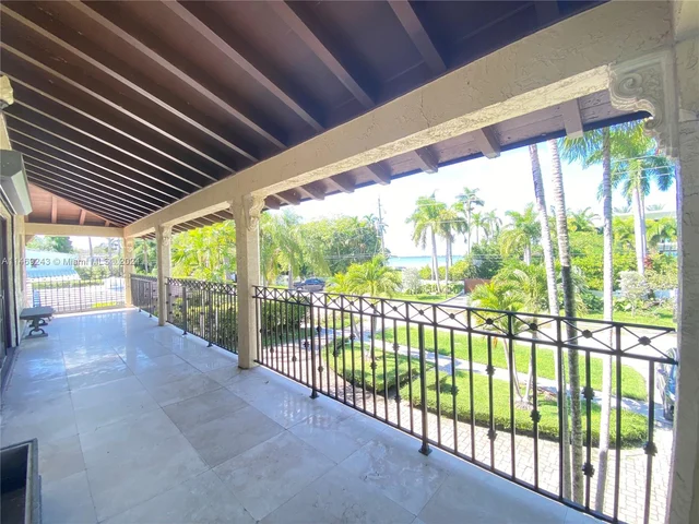 5845 N Bay Rd, Miami Beach FL 33140