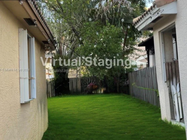 1251 Johnson Ct, Hollywood FL 33019