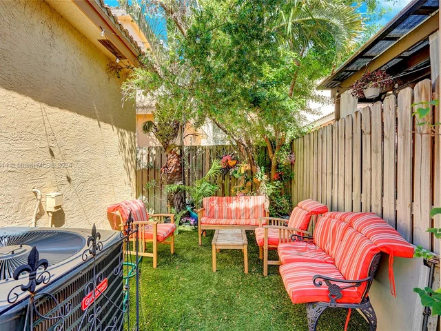 1251 Johnson Ct, Hollywood FL 33019