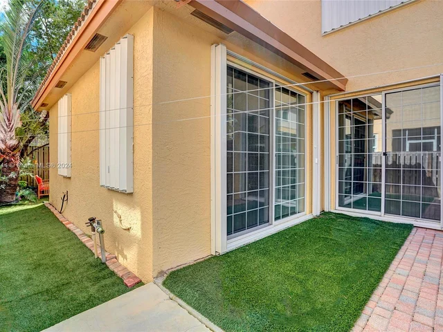 1251 Johnson Ct, Hollywood FL 33019