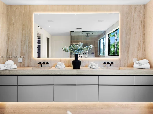 128 Ocean Blvd, Golden Beach FL 33160