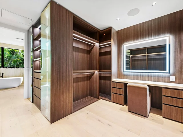 128 Ocean Blvd, Golden Beach FL 33160