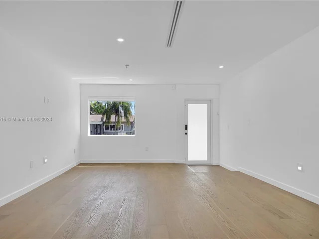 1071 NE 86th St, Miami FL 33138