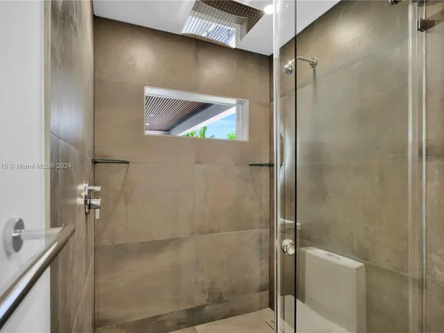 1071 NE 86th St, Miami FL 33138