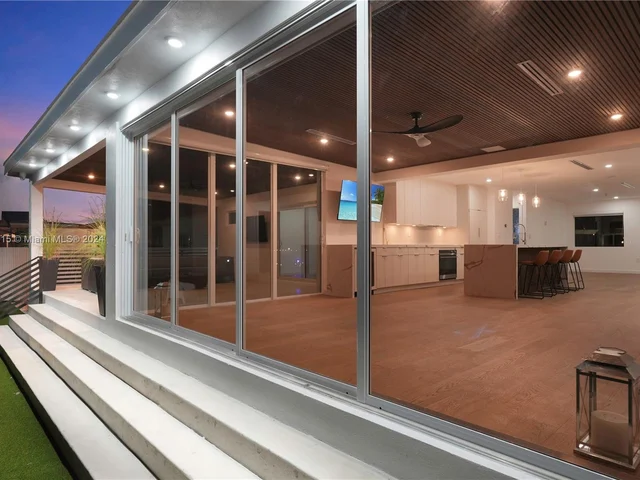 1071 NE 86th St, Miami FL 33138