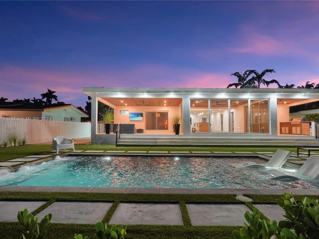 1071 NE 86th St, Miami FL 33138