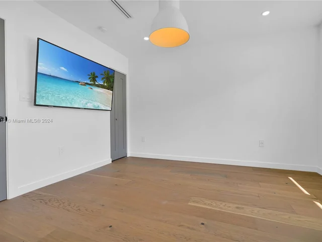 1071 NE 86th St, Miami FL 33138