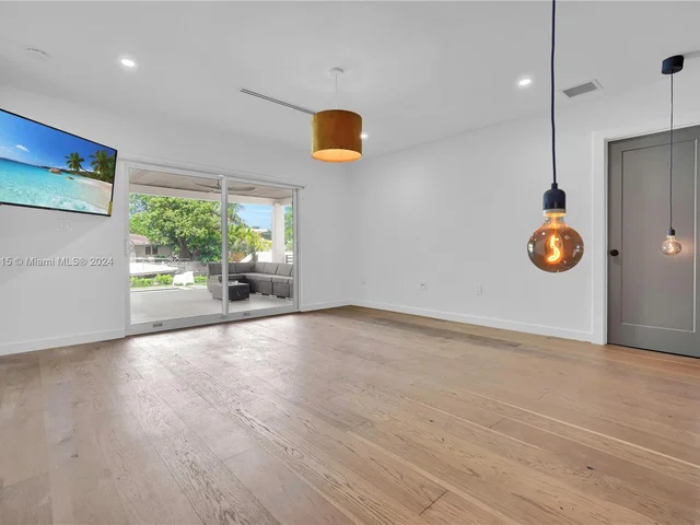 1071 NE 86th St, Miami FL 33138