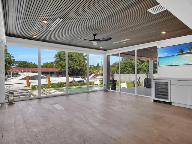 1071 NE 86th St, Miami FL 33138