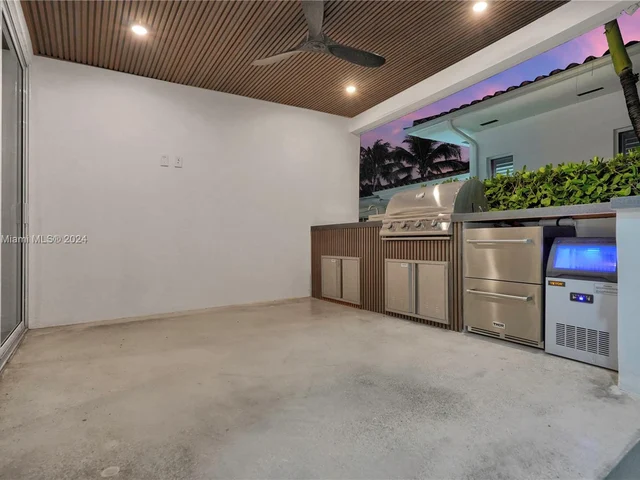 1071 NE 86th St, Miami FL 33138