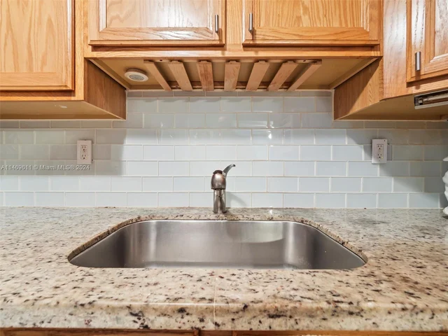 1605 Bay Rd # 503, Miami Beach FL 33139