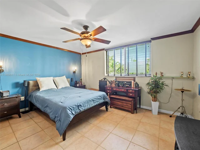 1605 Bay Rd # 503, Miami Beach FL 33139