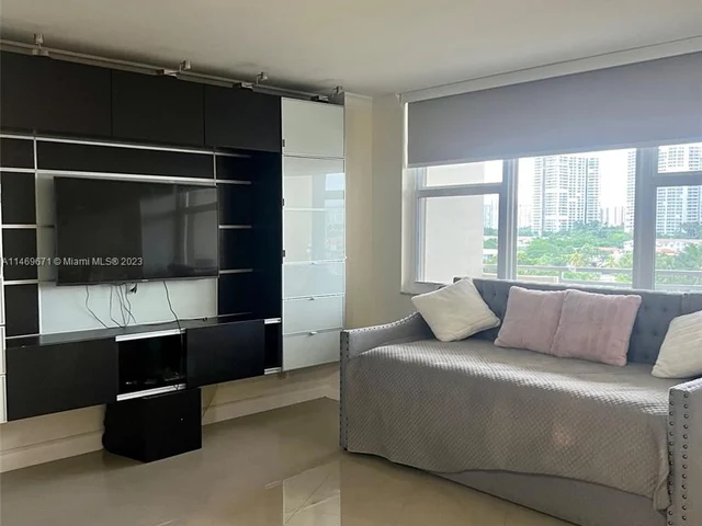 3180 S Ocean Dr # 720, Hallandale Beach FL 33009