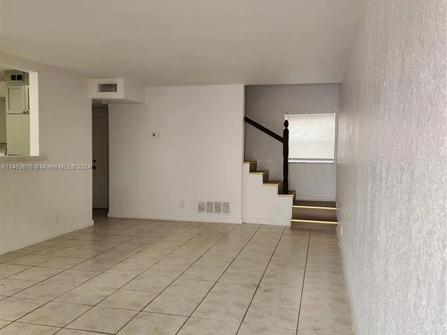 20 NW 7th Ave # 1, Pompano Beach FL 33069