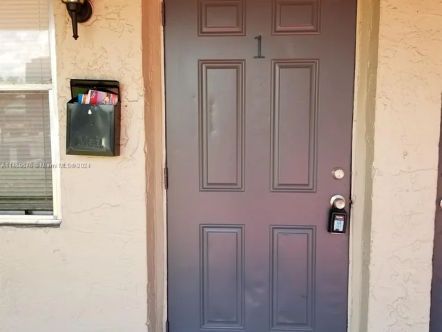 20 NW 7th Ave # 1, Pompano Beach FL 33069