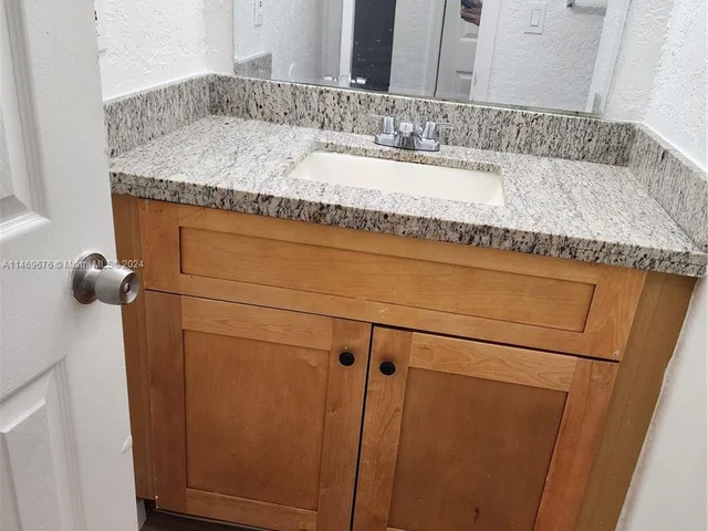 20 NW 7th Ave # 1, Pompano Beach FL 33069