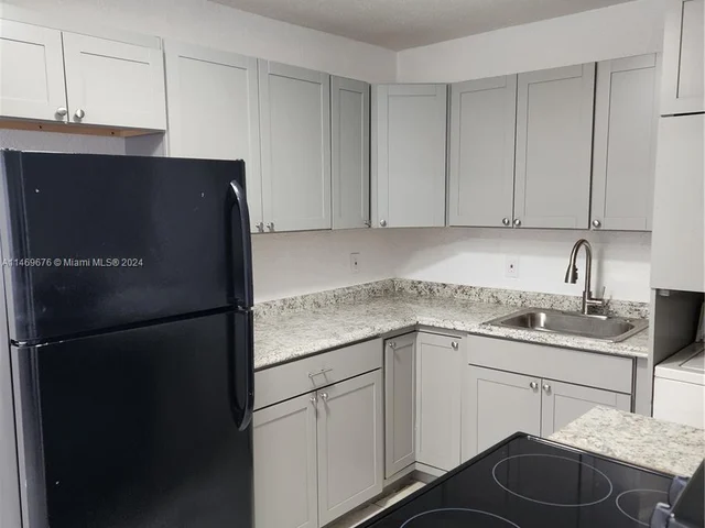 20 NW 7th Ave # 1, Pompano Beach FL 33069