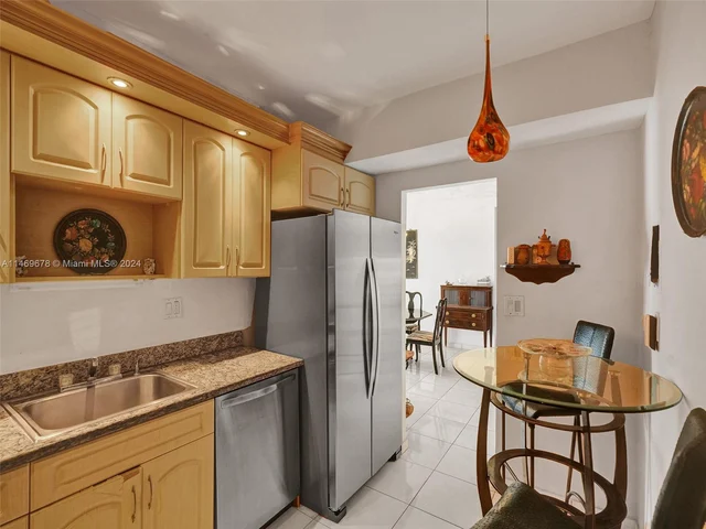 300 Bayview Dr # 901, Sunny Isles Beach FL 33160