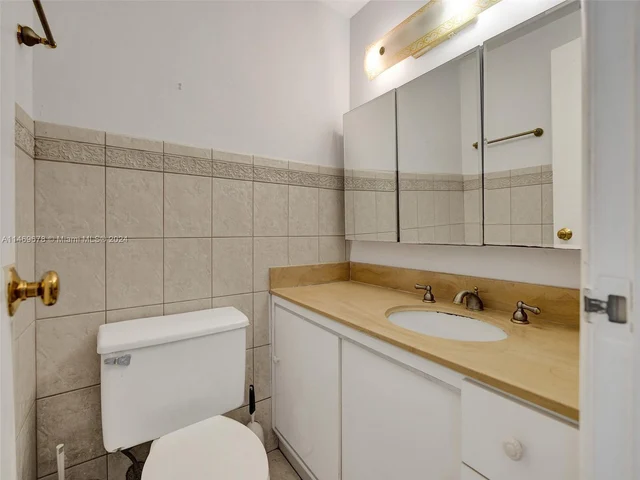 300 Bayview Dr # 901, Sunny Isles Beach FL 33160