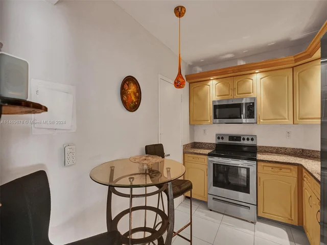 300 Bayview Dr # 901, Sunny Isles Beach FL 33160