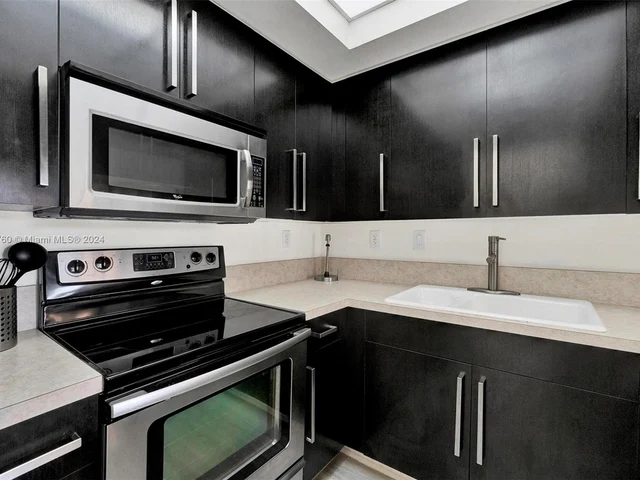 9725 NW 52nd St # 205, Doral FL 33178