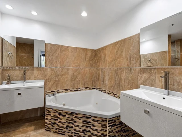 9725 NW 52nd St # 205, Doral FL 33178