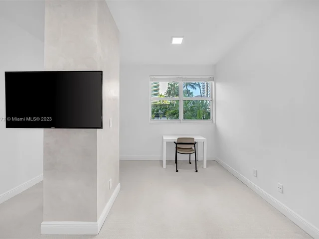 20165 NE 39th Pl # 704, Aventura FL 33180