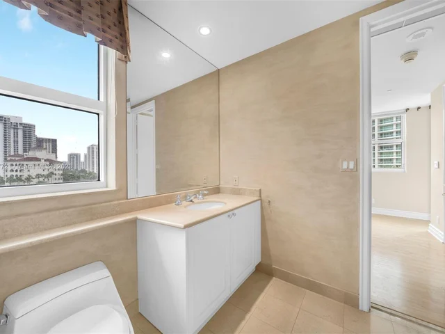 20165 NE 39th Pl # 704, Aventura FL 33180