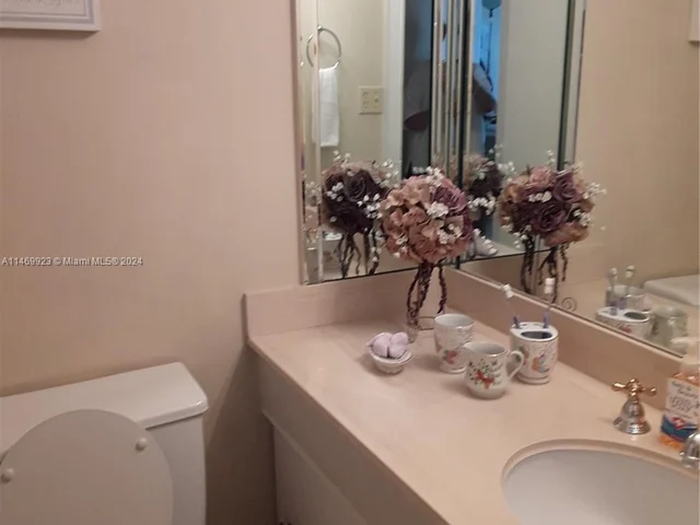 1980 S Ocean Dr # 8D, Hallandale Beach FL 33009