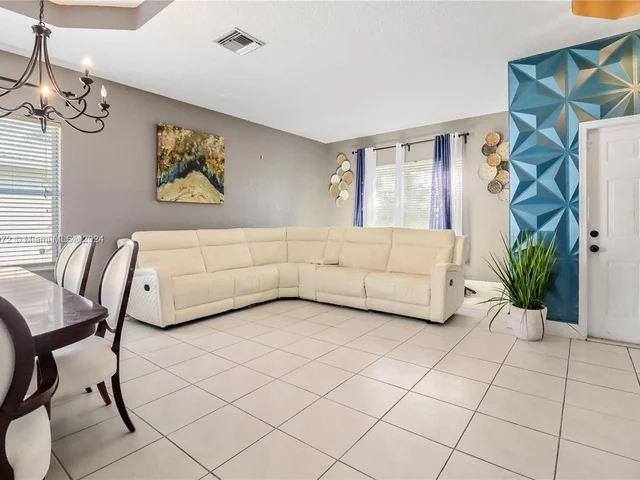 8525 Pine Cay, West Palm Beach FL 33411