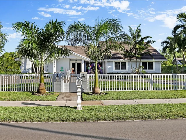 11005 SW 95th St, Miami FL 33176