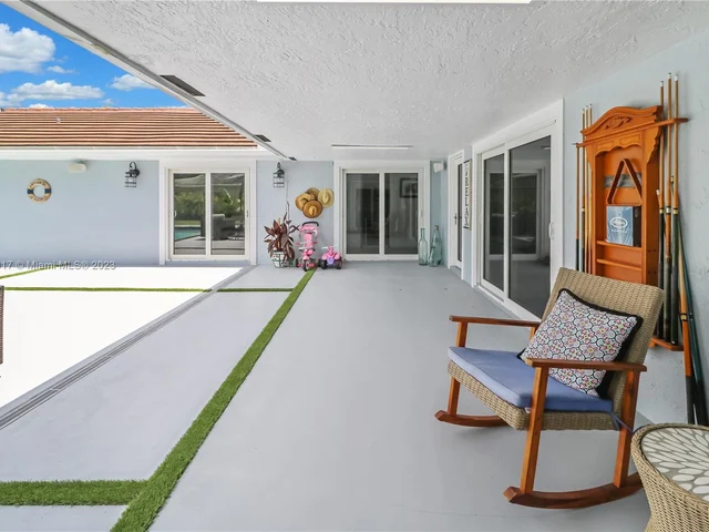 11005 SW 95th St, Miami FL 33176