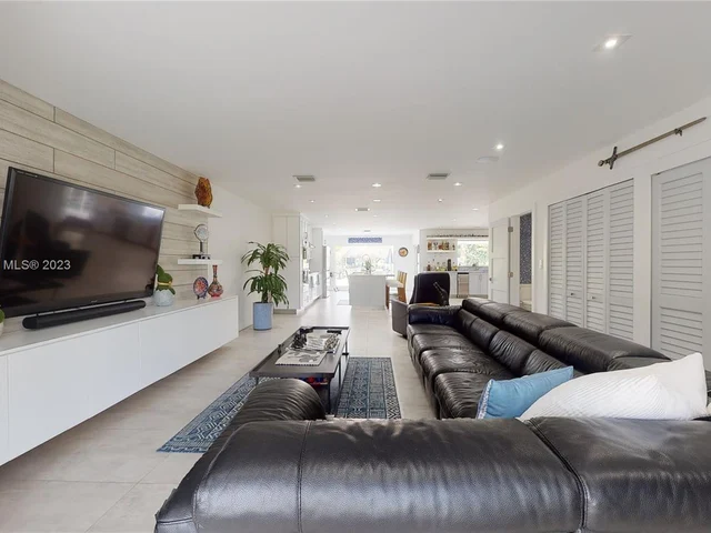 11005 SW 95th St, Miami FL 33176