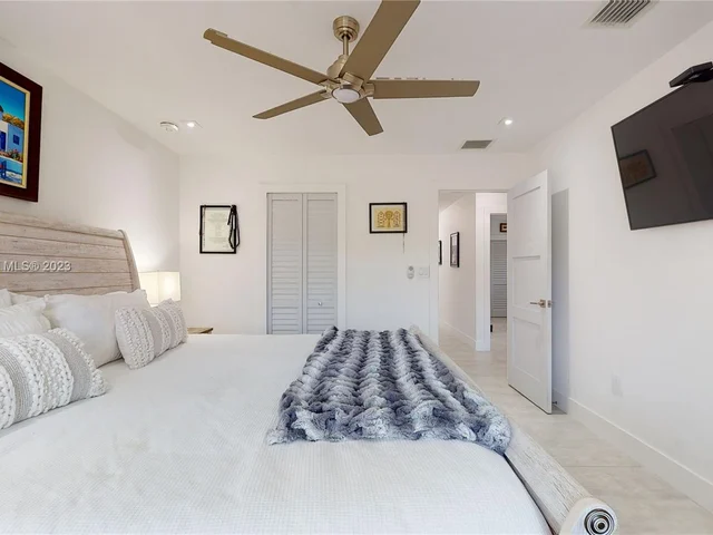 11005 SW 95th St, Miami FL 33176