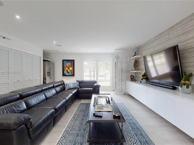 11005 SW 95th St, Miami FL 33176