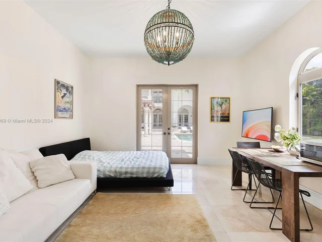 8860 SW 112th St, Miami FL 33176