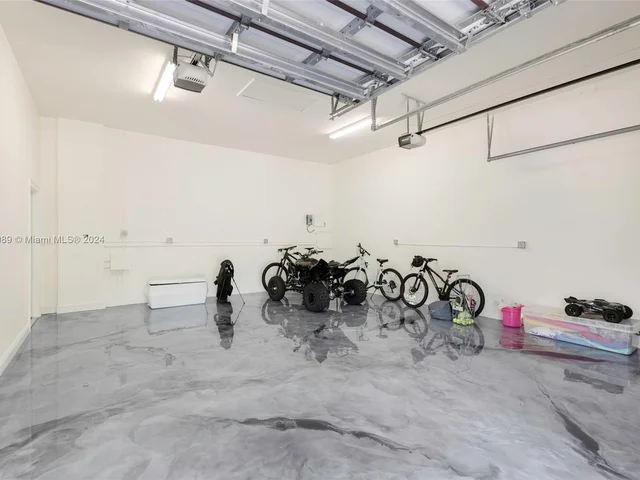 8860 SW 112th St, Miami FL 33176