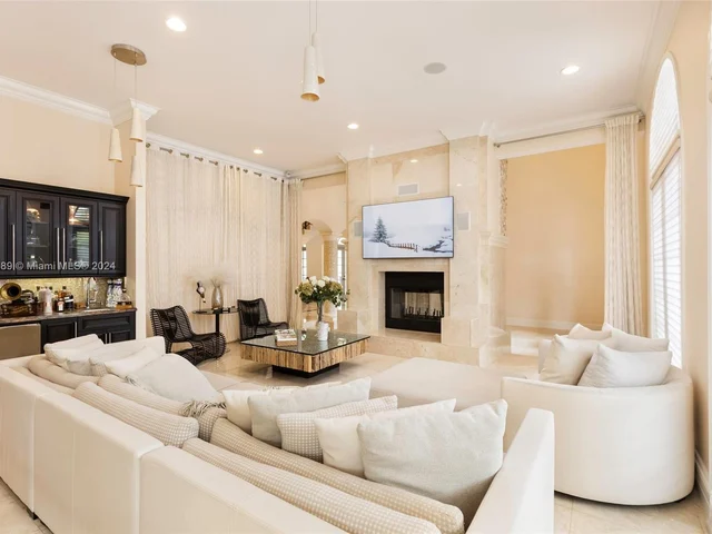 8860 SW 112th St, Miami FL 33176