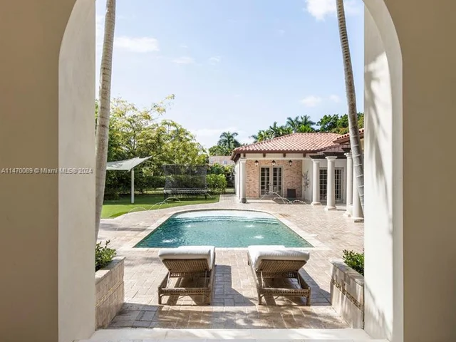 8860 SW 112th St, Miami FL 33176