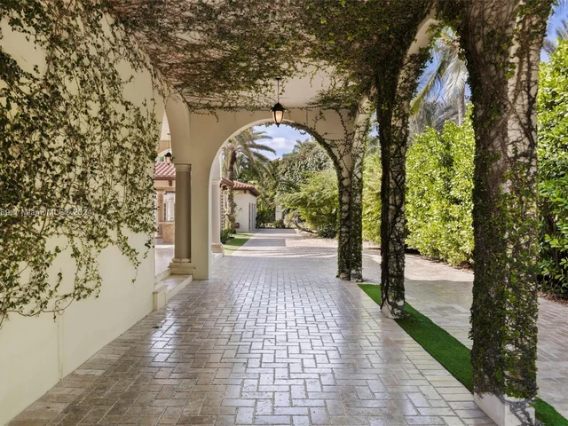 8860 SW 112th St, Miami FL 33176