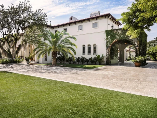 8860 SW 112th St, Miami FL 33176