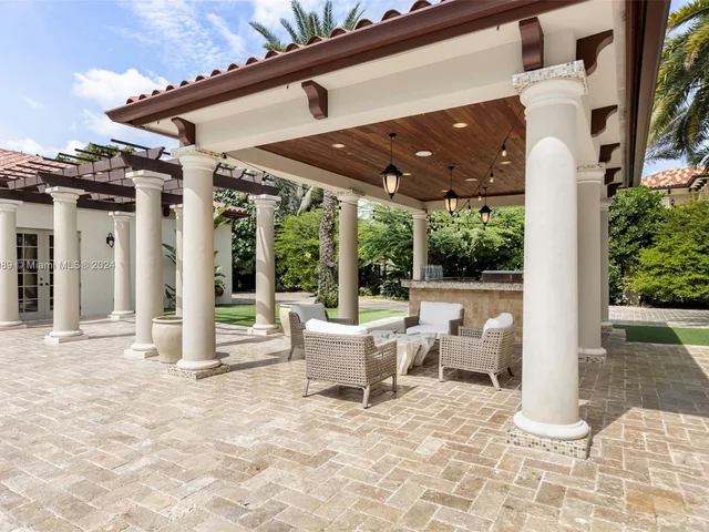 8860 SW 112th St, Miami FL 33176