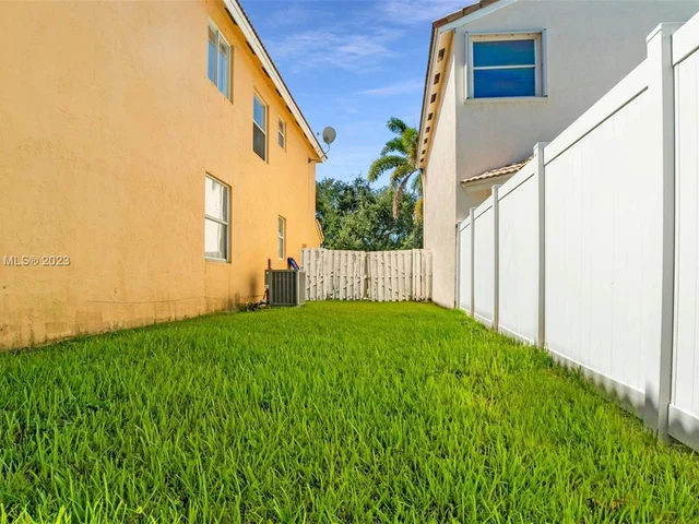 261 SW 192nd Ter, Pembroke Pines FL 33029