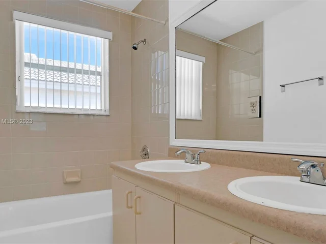 261 SW 192nd Ter, Pembroke Pines FL 33029